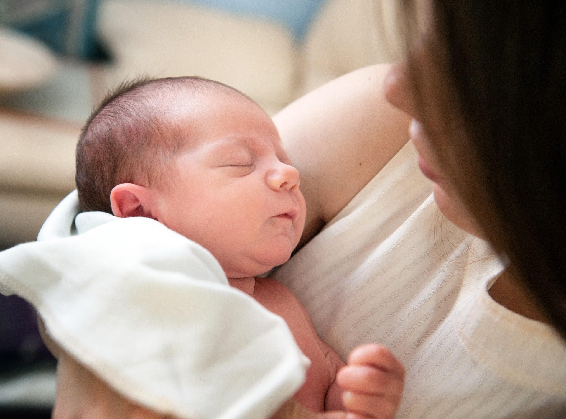 Breastfeeding Positions to Reduce Pain: Better Latch, Less Strain, and Chair Support