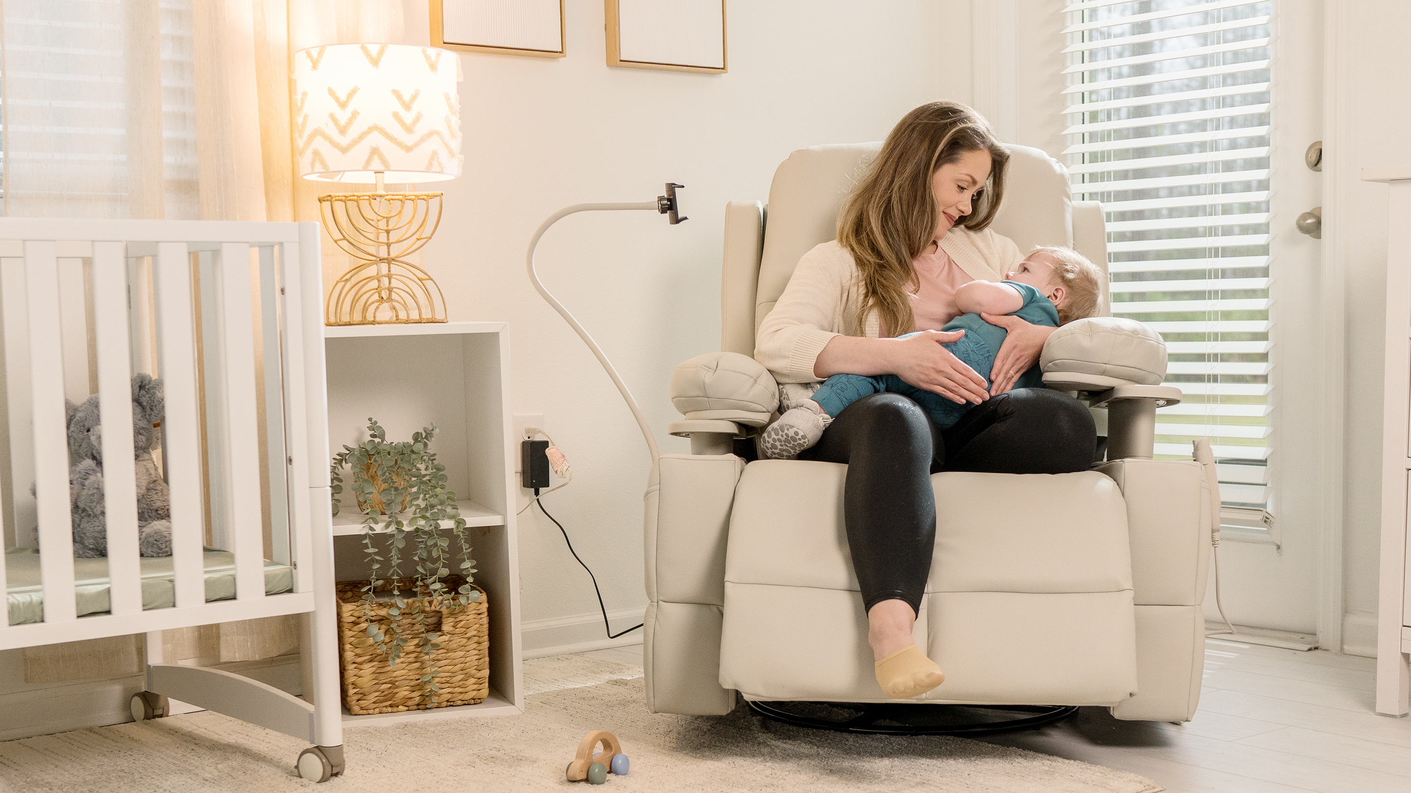 Great Gifts for New Moms with the Mamazing Lullapod