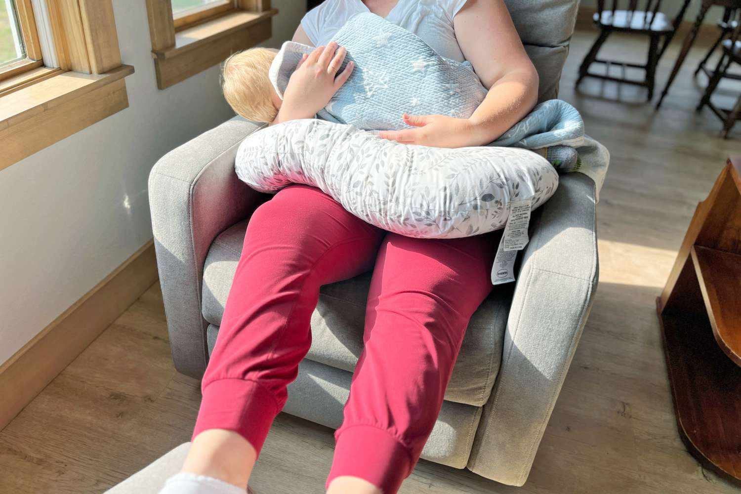 Rocking Recliner Chair for Nursery: Best Features for Feeding and Bedtime