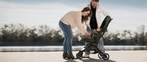 Where advanced engineering meets modern parenting.
Our carbon fiber strollers are designed for effortless mobility and everyday freedom — wherever life takes you.